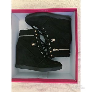 Hidden Wedge Sneaker ShoeDazle 9.5